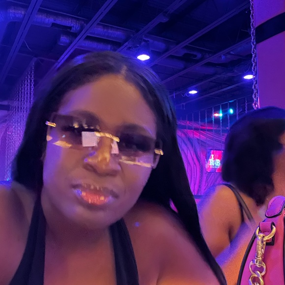 Meet your Posher, Amanda Nicole Host Pick/ Top 10% - Picture 7 of 11